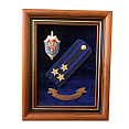 Рамка-коллаж со знаком ФСБ, погоном полковника и лентой «За верность традициям» (110127)