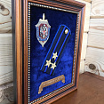 Рамка-коллаж со знаком ФСБ, погоном полковника и лентой «На память о службе» (110128)
