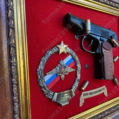 Коллаж с ПМ  (муляж), с символкой «Вооруженные силы РФ» , лентой «Величие Родины в Ваших славных делах»
